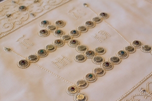 Белый шитье жемчугом с серебрянными дробницами